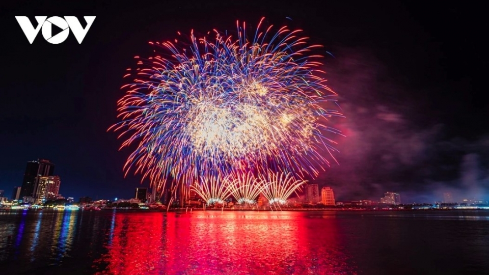 Da Nang to host international fireworks festival this summer